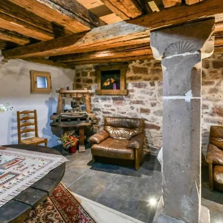De La Porte Des Pucelles Holiday home *