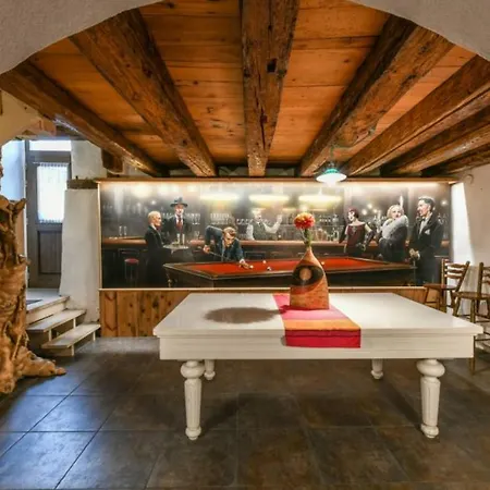 De La Porte Des Pucelles