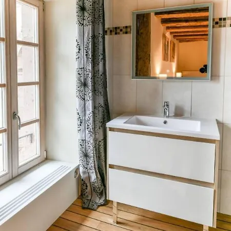 De La Porte Des Pucelles