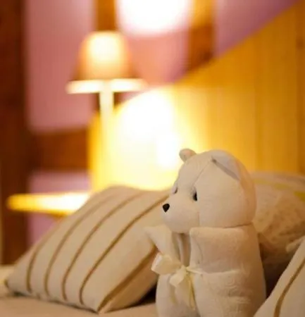 De La Porte Des Pucelles *