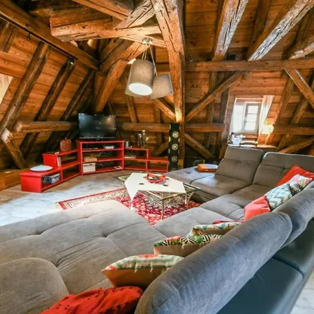 De La Porte Des Pucelles *