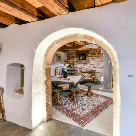 Holiday home De La Porte Des Pucelles