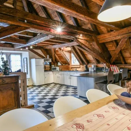 De La Porte Des Pucelles *